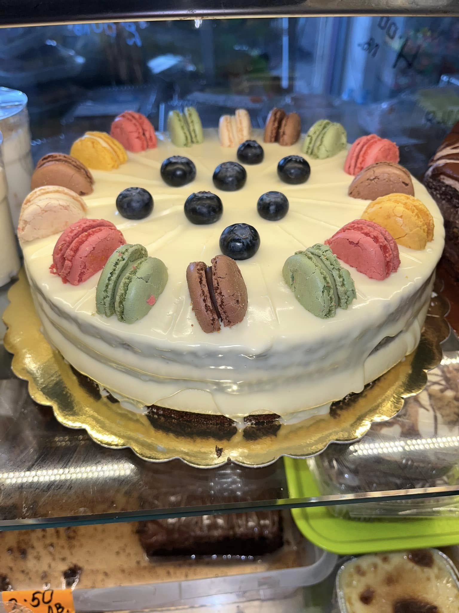 Торта с макарони и боровинки
