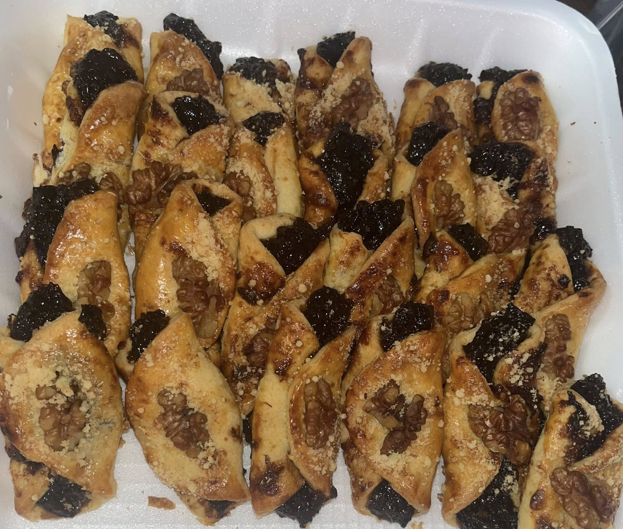 Сладки с орехи и пълнеж