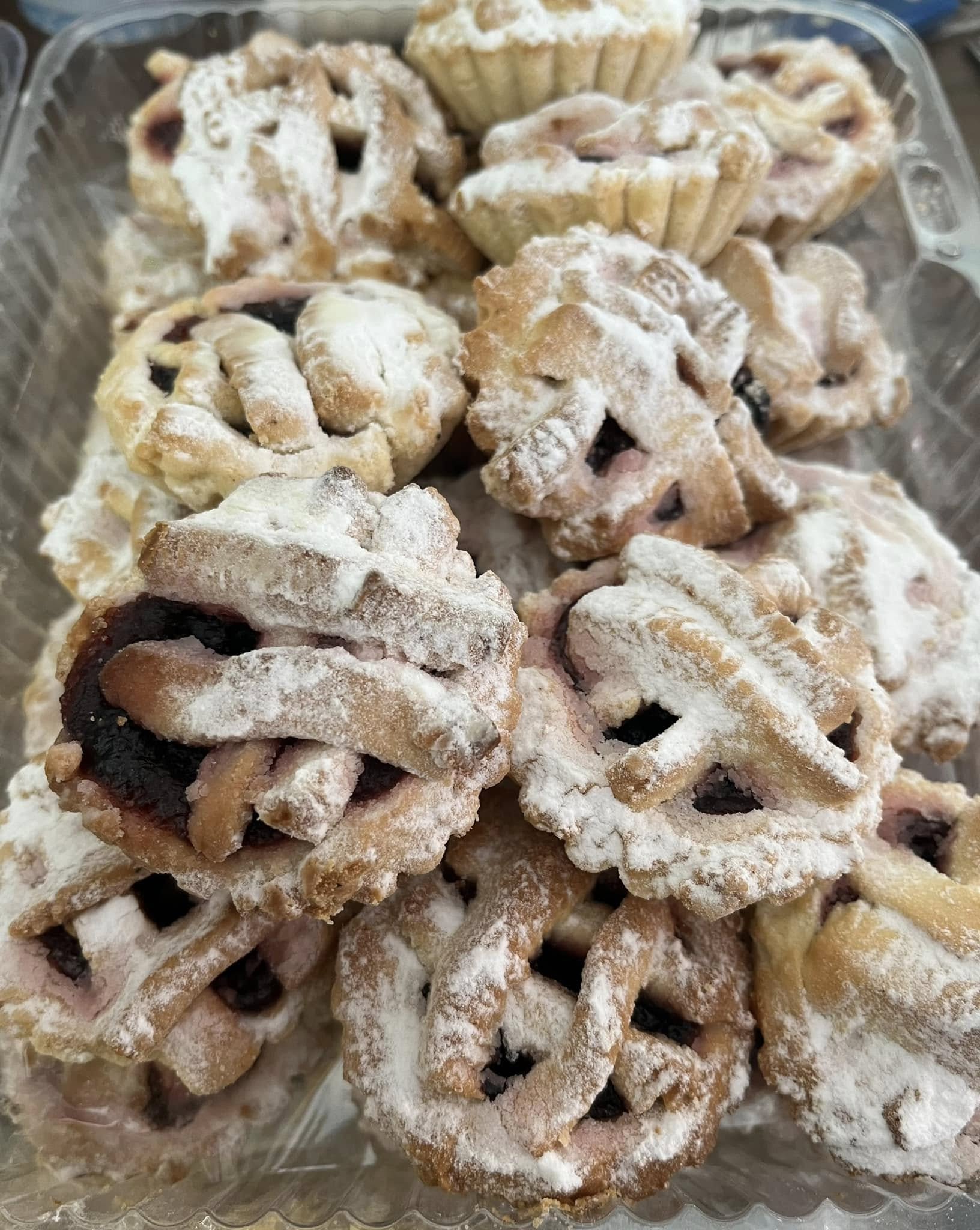 Кошнички с плодов пълнеж